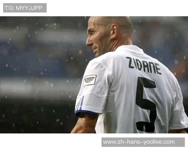 美国足球运动员的成长历程与在国际赛场上的辉煌成就探讨